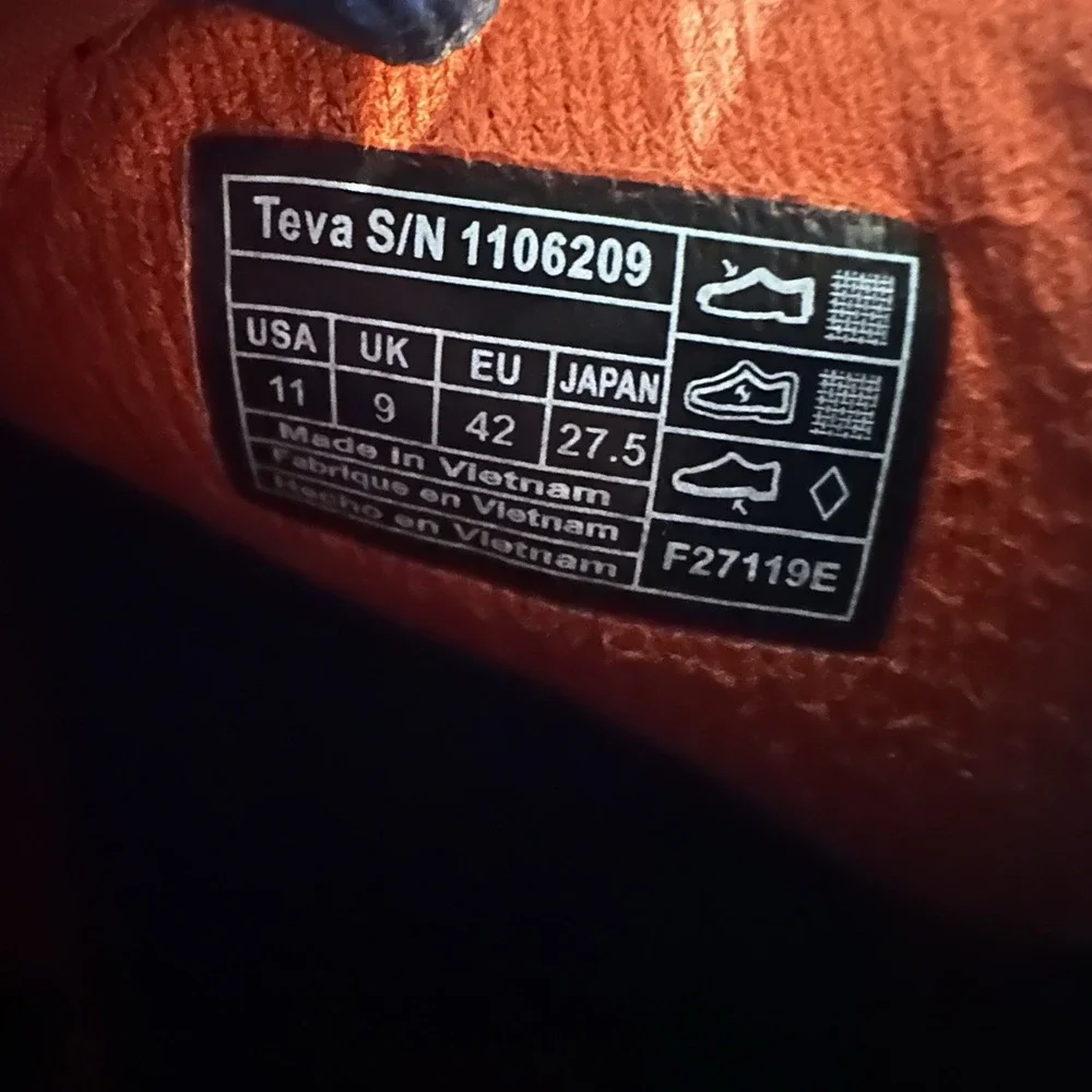 Teva‎ Ember Mid Boot Women's Size 11 Orange Quilted Waterproof Slipper Outdoor